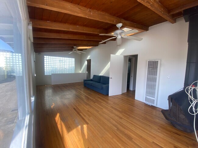 Building Photo - 15 Anchorage St