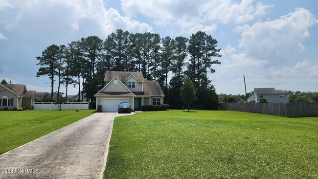 Building Photo - 121 Mandy Ln