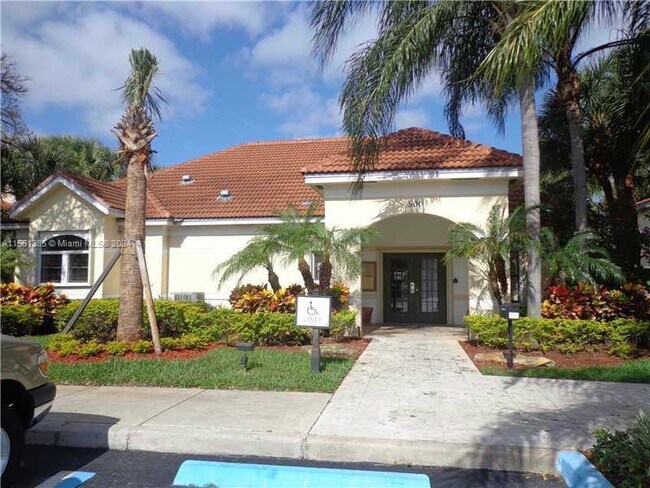 Building Photo - 570 S Park Rd