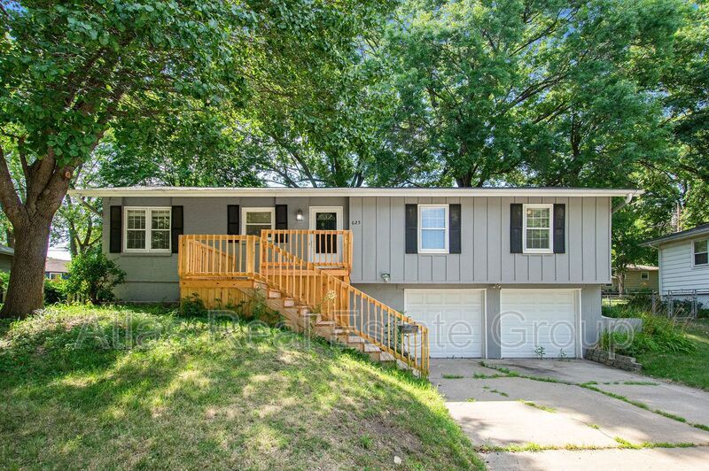 Primary Photo - 625 NW Kay Dr