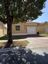 Building Photo - 2221 NE 37th Terrace