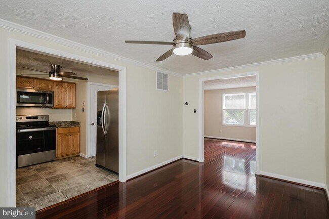 Foto del edificio - 9221 Connell Ct
