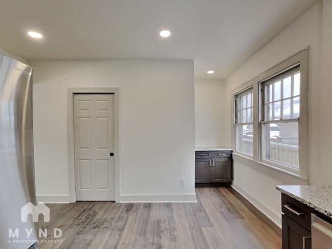 Foto del edificio - 1724 Woodlawn Ave