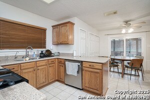 Foto del edificio - 8111 Maple Meadow Dr