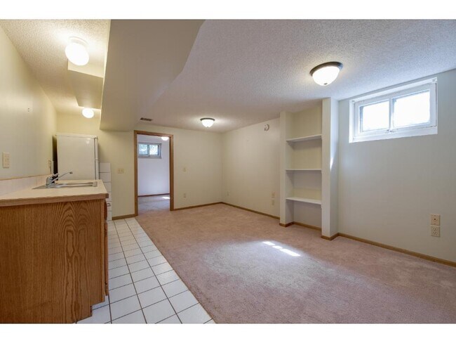 Building Photo - 1674 St Clair Ave