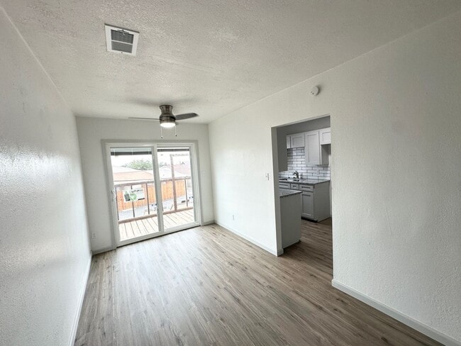 Building Photo - 2/1 apartment FIRST MONTHS RENT HALF PRICE