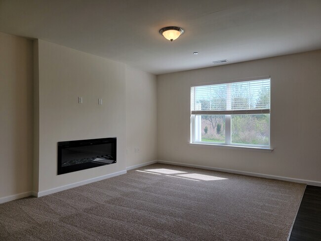 Foto del edificio - 62 Rollins Ln