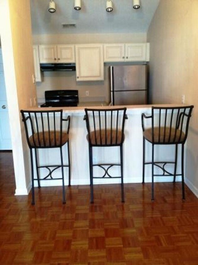 Foto principal - 2 br, 2 bath House - 712 W. Barrington Circle