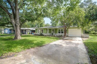 Building Photo - 1319 Elm St