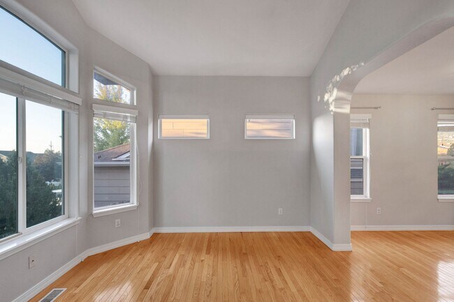 Foto del edificio - Move in ready home on Millstream