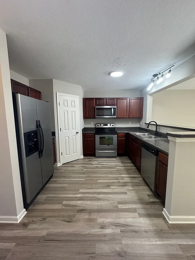 Newely refreshed kitchen - 1961 Shaylin Loop