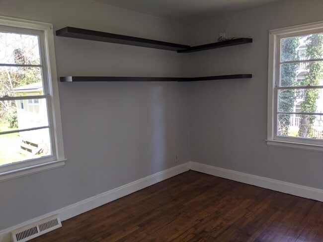 Building Photo - 827 Nancy St