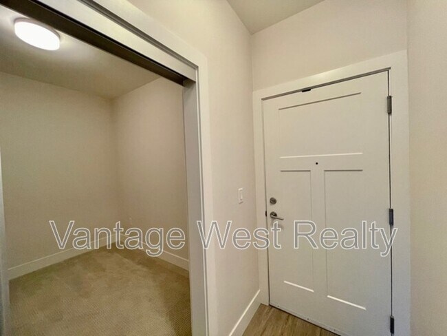 Photo du bâtiment - 4380-4380 Lakeshore Rd