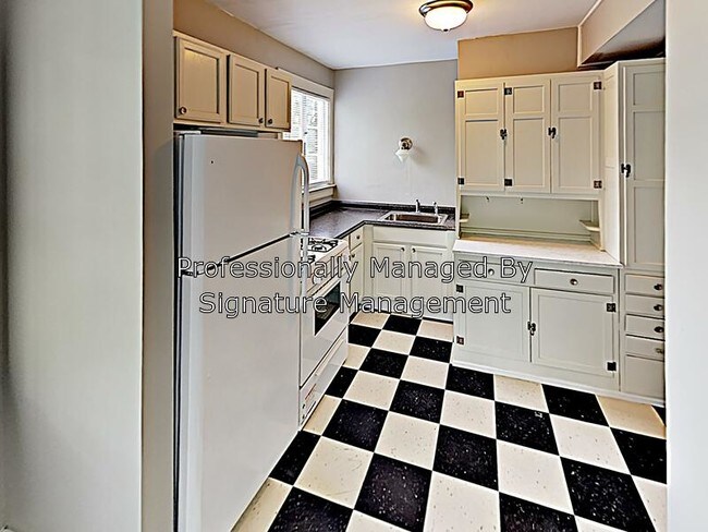 Foto del edificio - 1308 Everett Ave