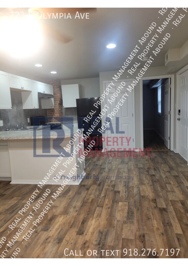 Building Photo - PRIME LOCATION!