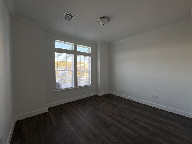 Building Photo - 1018 Morgan Jones Dr