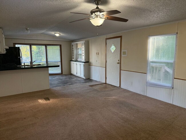 Building Photo - 2 Bedroom 1 Bathroom