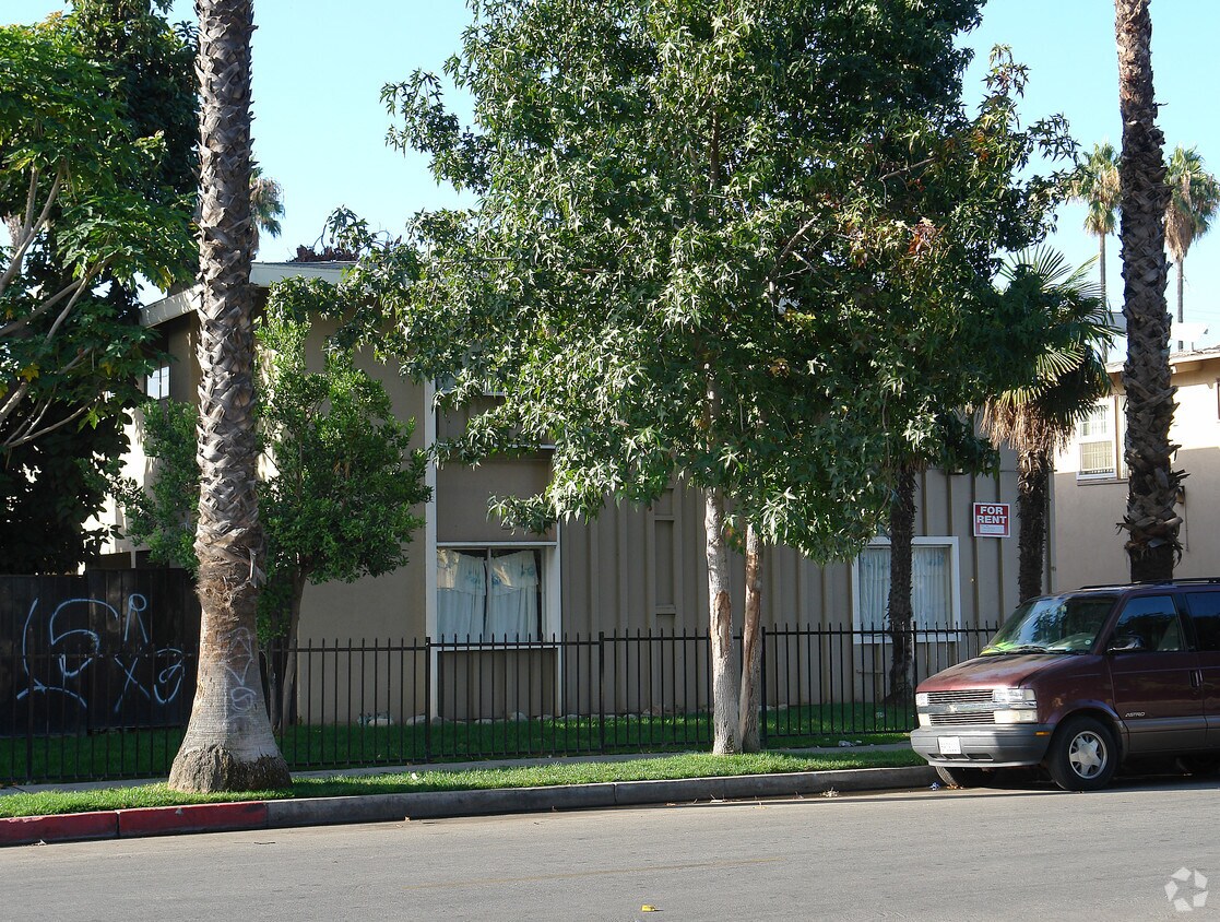 Building Photo - Guinida Pines Apartments