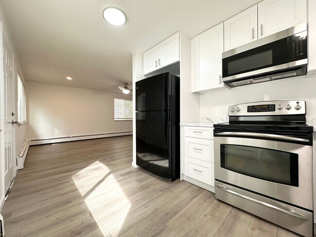 Building Photo - 3 bed 2 bath Duplex