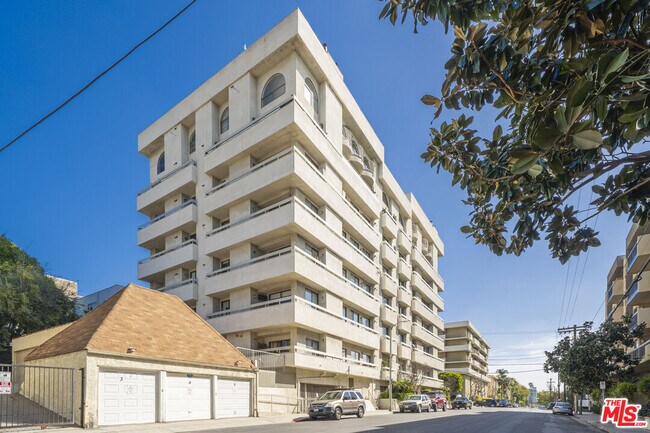 Building Photo - 1601 N Fuller Ave