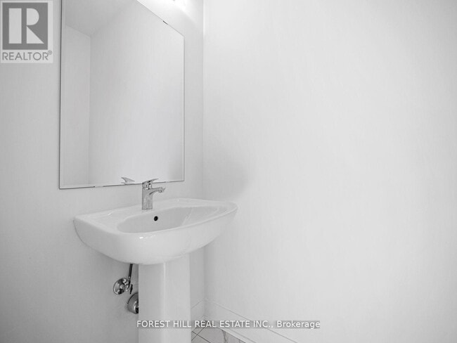 Building Photo - 5 Elkington Cres