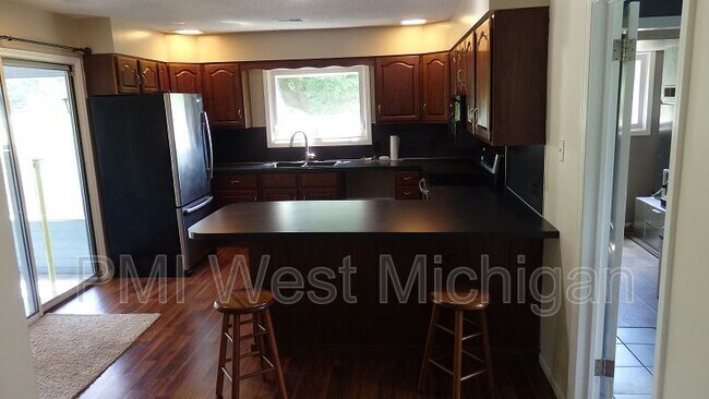 Foto del edificio - 2801 Lowell View Ave SE