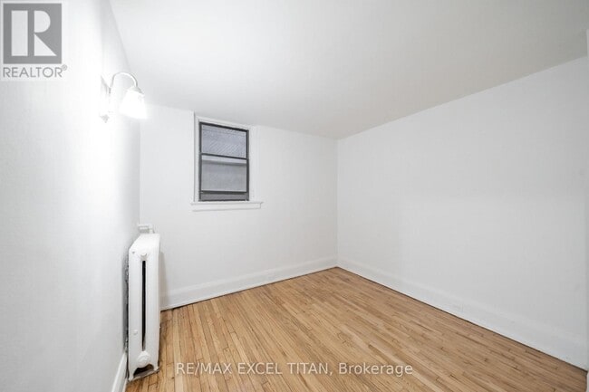 Building Photo - 10 Kingston Rd