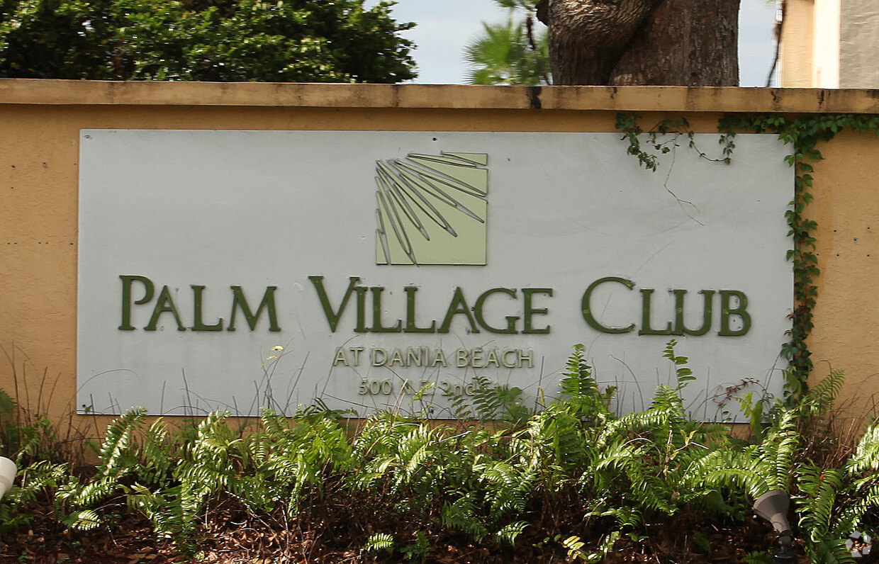 Letreros - Palm Village Club Condominiums