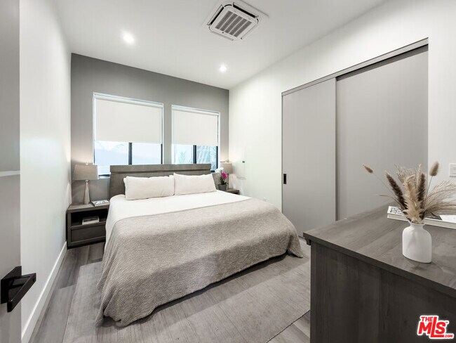 Foto del edificio - 13356 Beach Ave