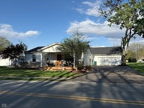 Building Photo - 1109 Hoy Ave