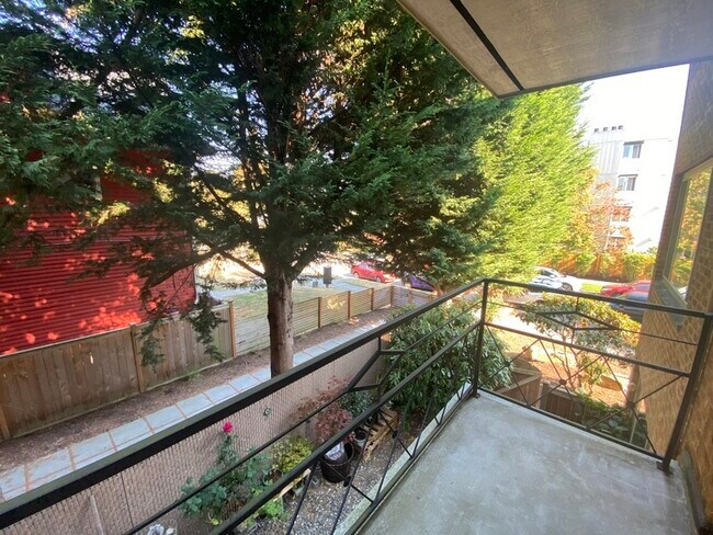 Foto del edificio - 2229 42nd Ave SW