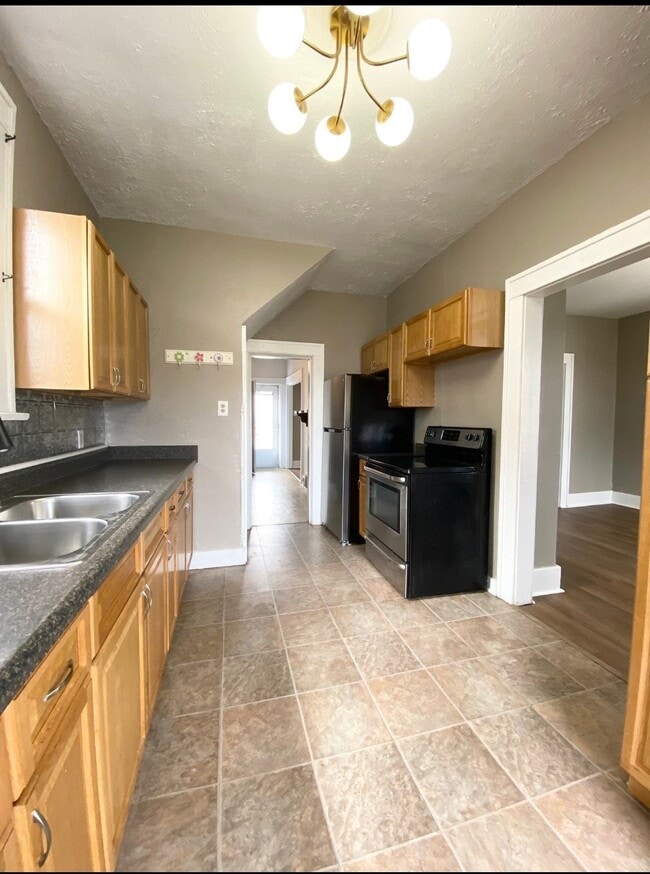 Foto del edificio - 830 Crest Ave