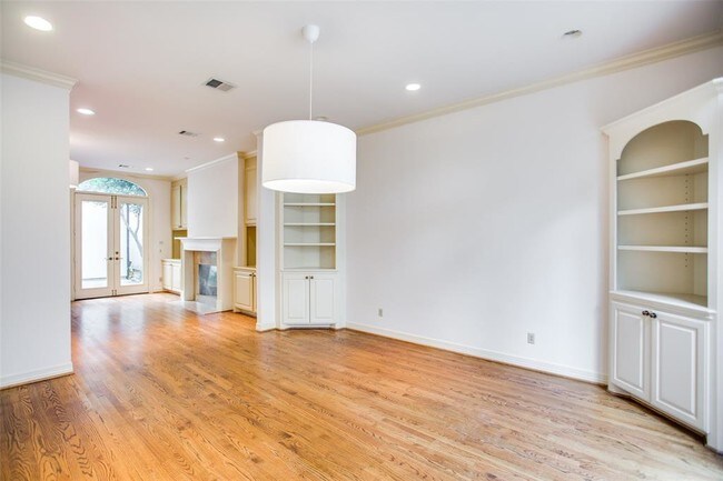Building Photo - 117 Asbury St