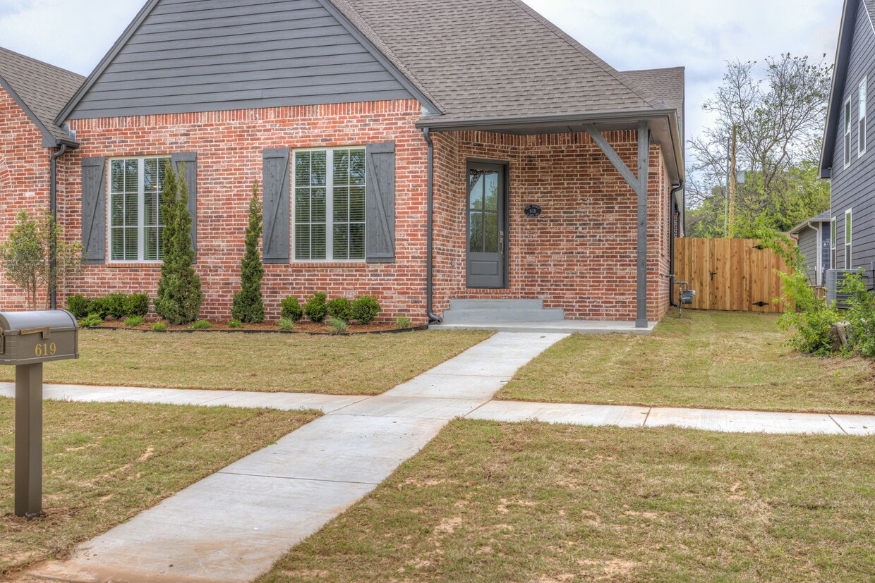 619 N Date Ave, Broken Arrow, OK 74012 Townhome Rentals in Broken