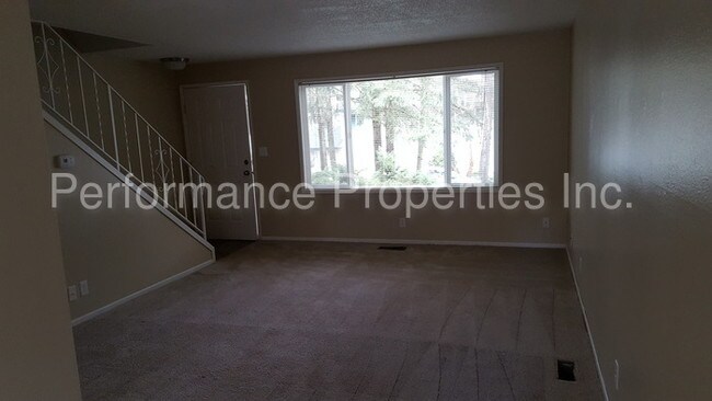 Building Photo - 3595 Cedaroak Dr