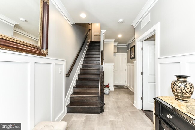 Building Photo - 716 Bluemont Ave
