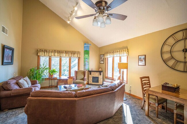 Building Photo - 3A Black Pine