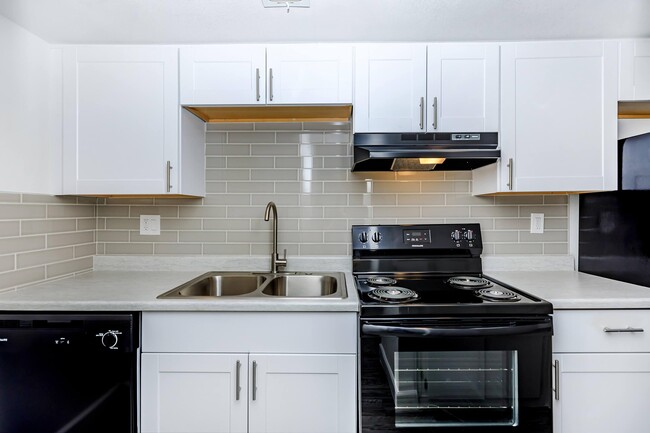 Renovated 1BR, 1BA - 630 SF - Palisade Park