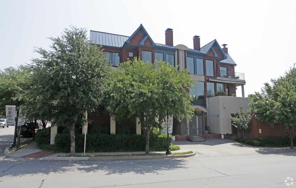Primary Photo - 201-205 Pecan St