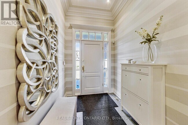 Photo du bâtiment - 21 Farnham Ave