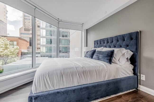 Photo du bâtiment - 155 Yorkville Ave