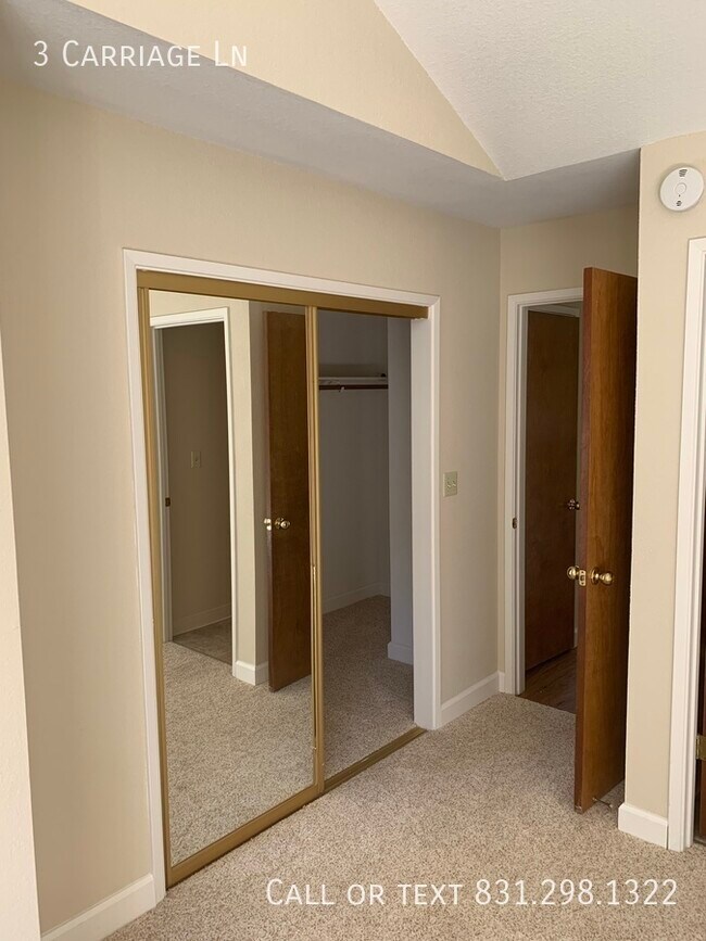 Building Photo - 3 Carriage Ln