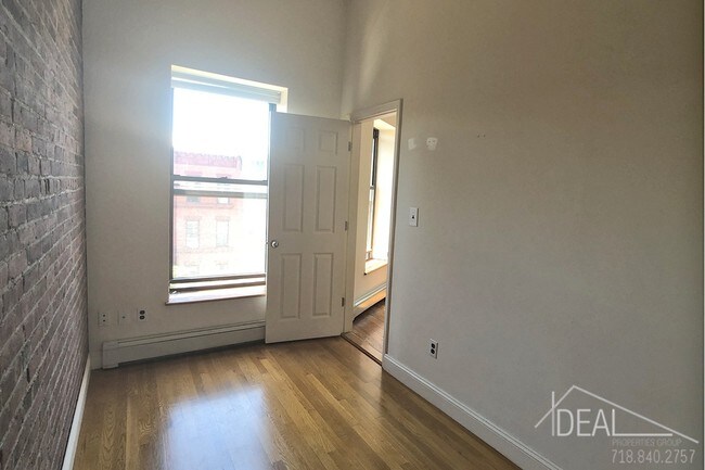 Building Photo - 667 Degraw St