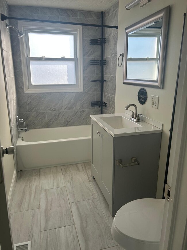 Foto del edificio - 523 Balsam Terrace