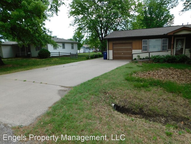 Foto del edificio - 3 br, 1 bath House - 328 N 9th
