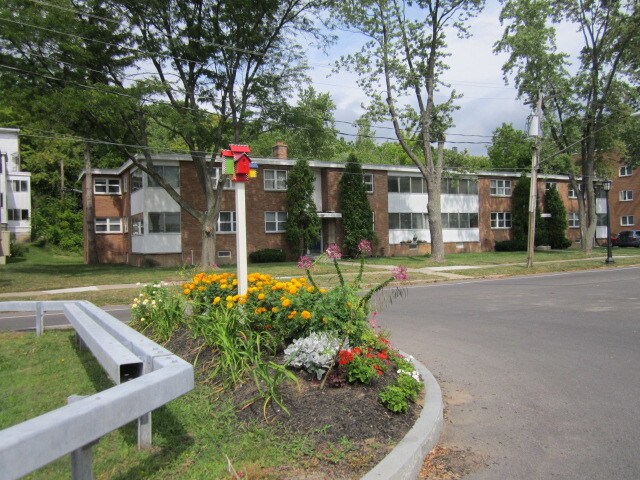 Primary Photo - 1605 Meadowbrook Dr