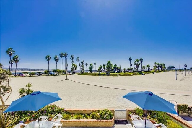 Building Photo - Front Ocean Luxury furnished or unfurnishe...