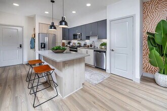 Building Photo - 690 Sutter St