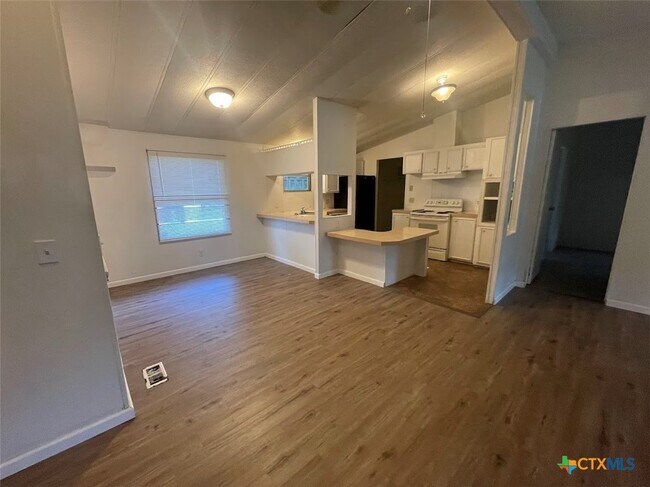 Foto del edificio - 536 Royal Oak Dr