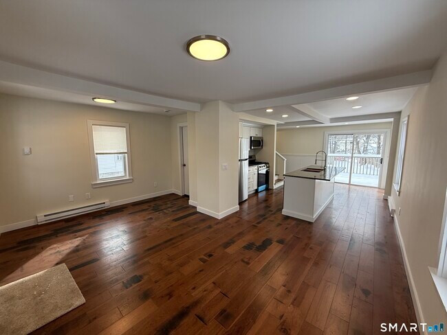 Foto del edificio - 98 E Elm St